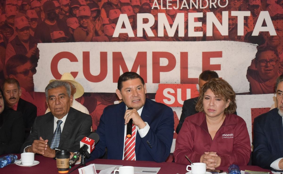 El senador Alejandro Armenta ofreció su conferencia de prensa semanal en Puebla. | Foto: Agencia Es Imagen para El Universal Puebla