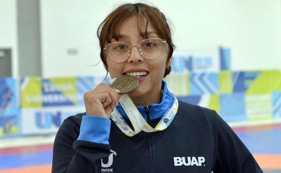 Evelyn Katy Sotarriba Sánchez portadora de 40 medallas | Foto: Buap