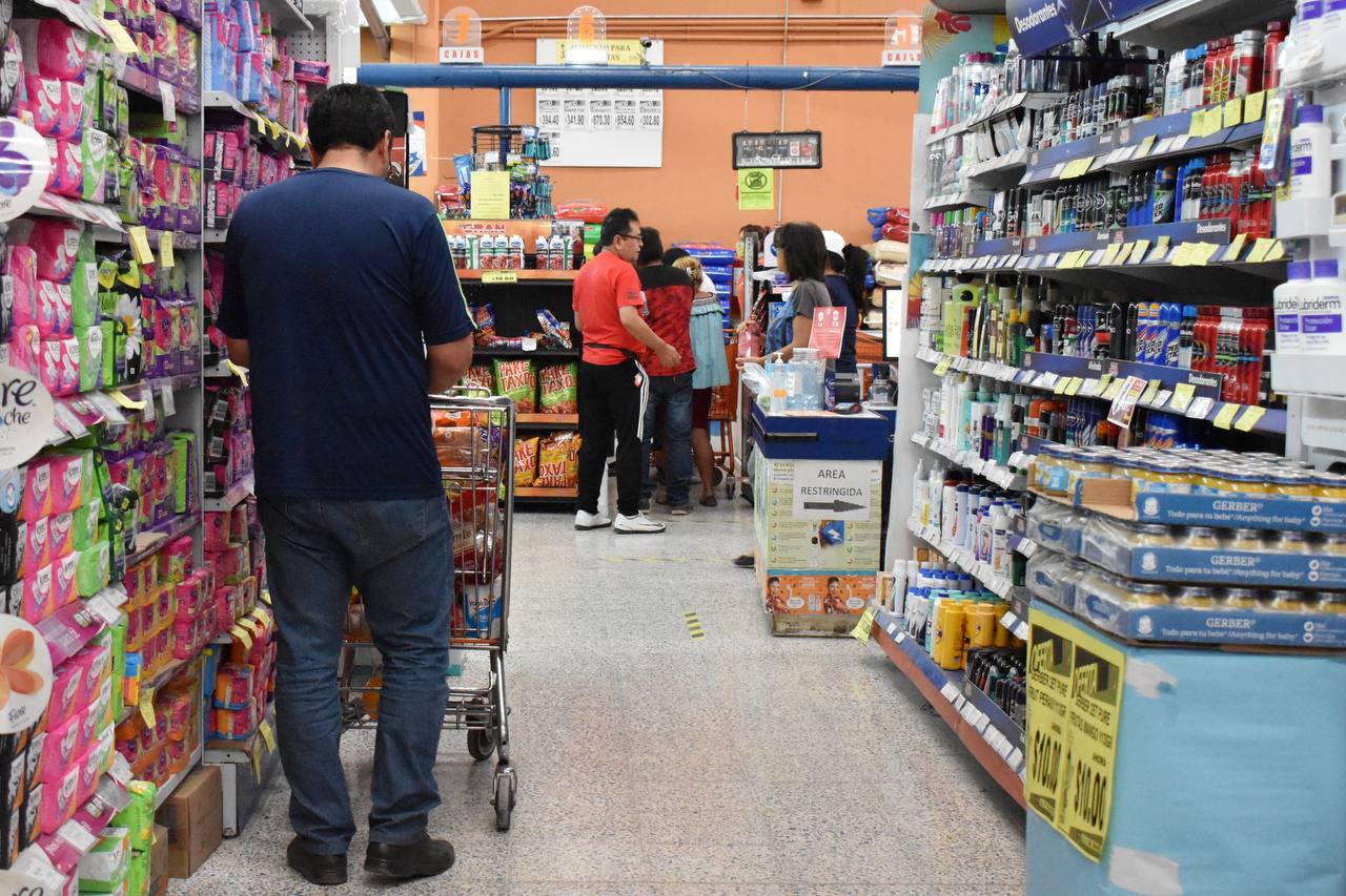 Supermercados poblanos que venden a bajo precio compiten con Walmart