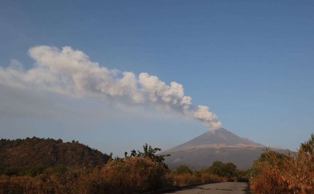 Los mexicanos tienen muchas maneras de referirse al Popocatépetl, pues muchos conectan con el volcán y lo nombran cariñosamente | Foto: Agencia Es Imagen para El Universal Puebla