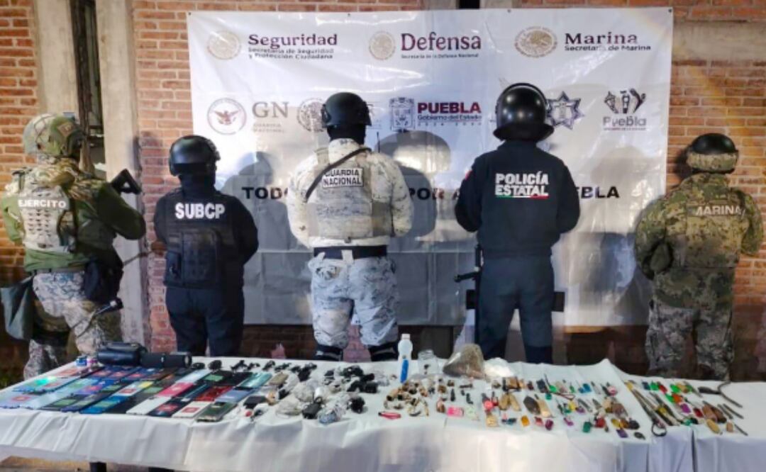 Al interior del centro penitenciario se aseguraron objetos punzocortantes, posible droga, equipos y accesorios telefónicos | Foto: SSP.