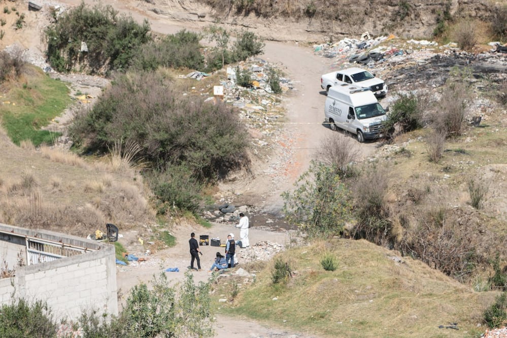 Dos cuerpos maniatados fueron localizados en una barranca de San Miguel Xonacatepec | Foto: EsImagen