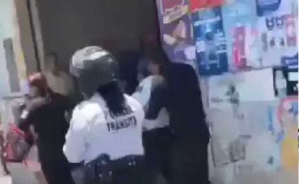 VIDEO. Exhiben a policías de Altepexi golpeando a ciudadano