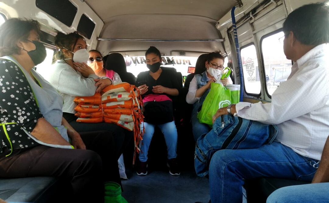 La mala planeación de rutas, las condiciones del transporte colectivo y el tráfico contribuyen a que la clase trabajadora pierda más de una hora en llegar a su destino | FOTO: Agencia Es Imagen para El Universal Puebla