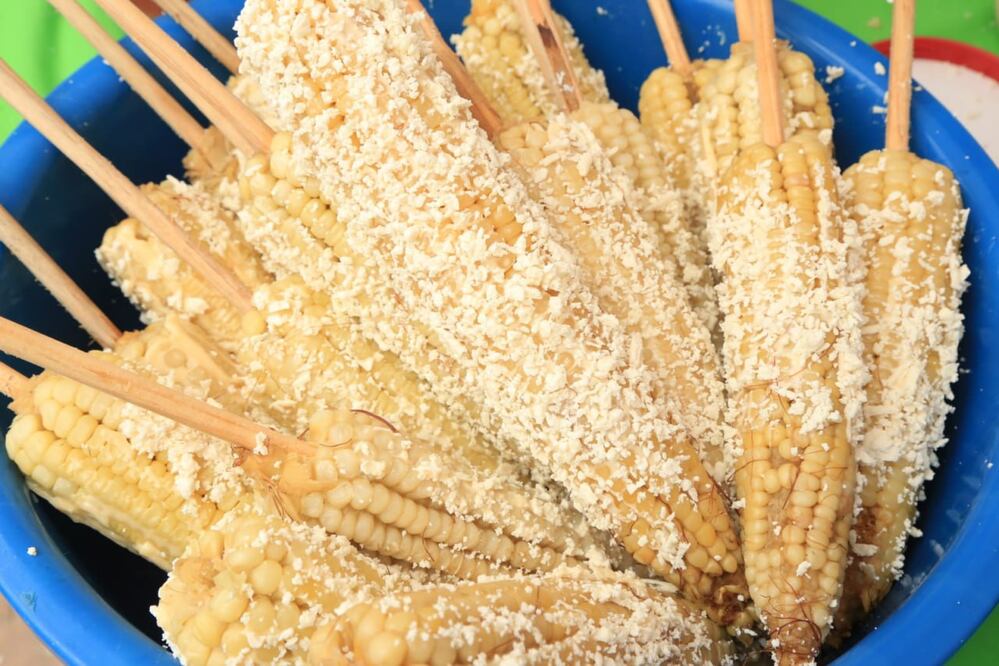 Uno de los aspectos más emocionantes de la feria es degustar platillos y delicias preparadas con elotes frescos | Foto: Agencia Es Imagen para El Universal Puebla