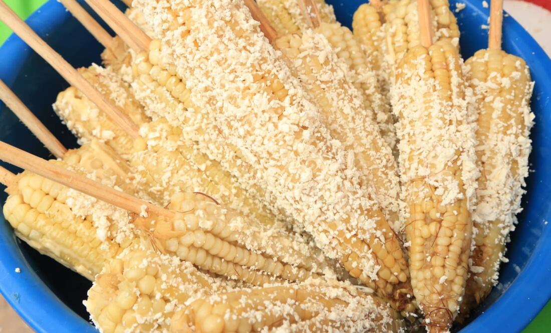 Uno de los aspectos más emocionantes de la feria es degustar platillos y delicias preparadas con elotes frescos | Foto: Agencia Es Imagen para El Universal Puebla