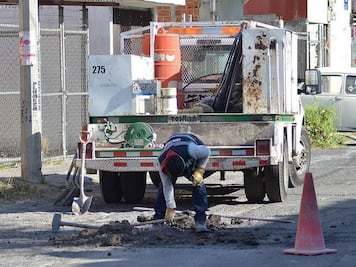Lavan red de distribución y líneas de conducción en la ciudad