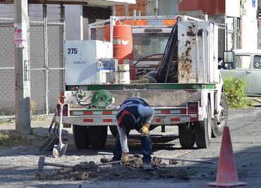 Lavan red de distribución y líneas de conducción en la ciudad
