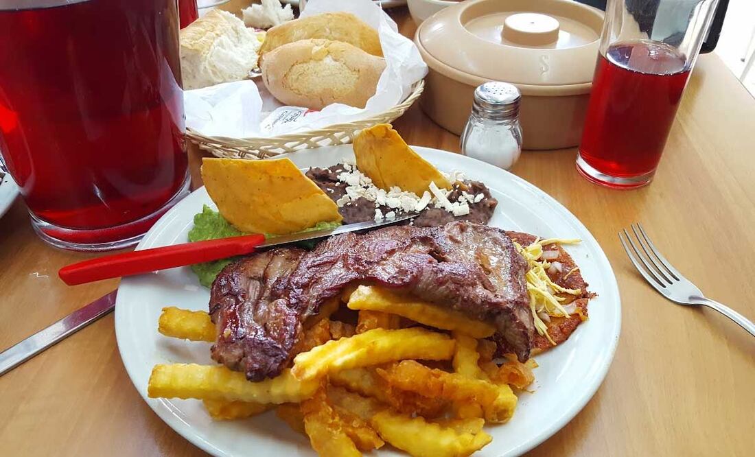 Desde menús completos hasta tortas o antojitos, estos son lugares ideales para los Godínez | Foto: Casa Aurora, Google Maps