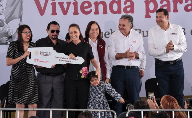 Claudia Sheinbaum entrega viviendas del Bienestar, escrituras y liberación de hipotecas en Puebla
