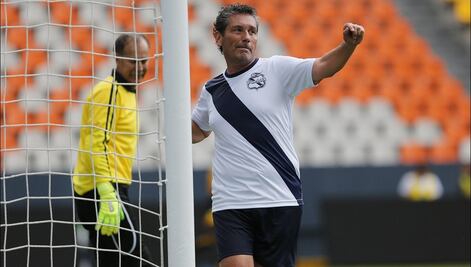 Carlos Poblete, el ídolo chileno que levantó el último campeonato del Puebla