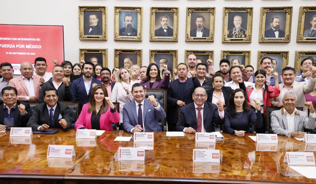 Alejandro Armenta se reunió con presidentes electos, expresidentes, excandidatos y regidores | Foto: Especial