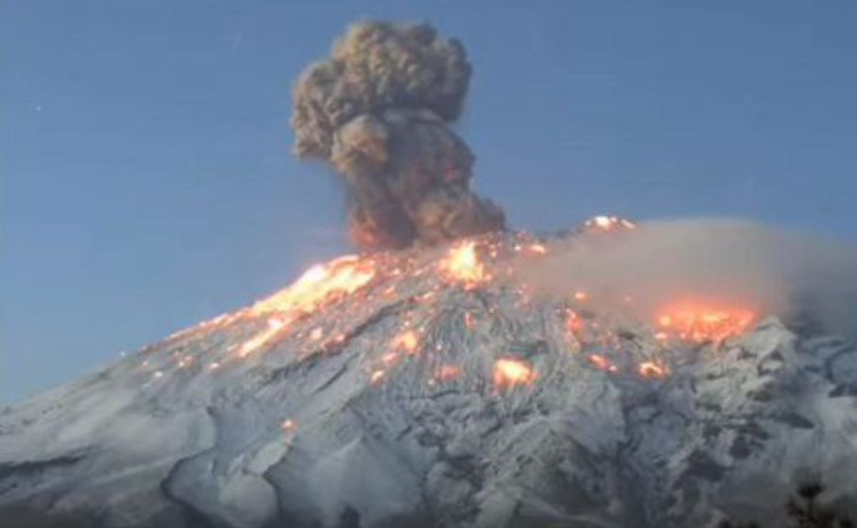 Nueva explosión del Popocatépetl cimbra casas en Atlixco y San Nicolás de los Ranchos