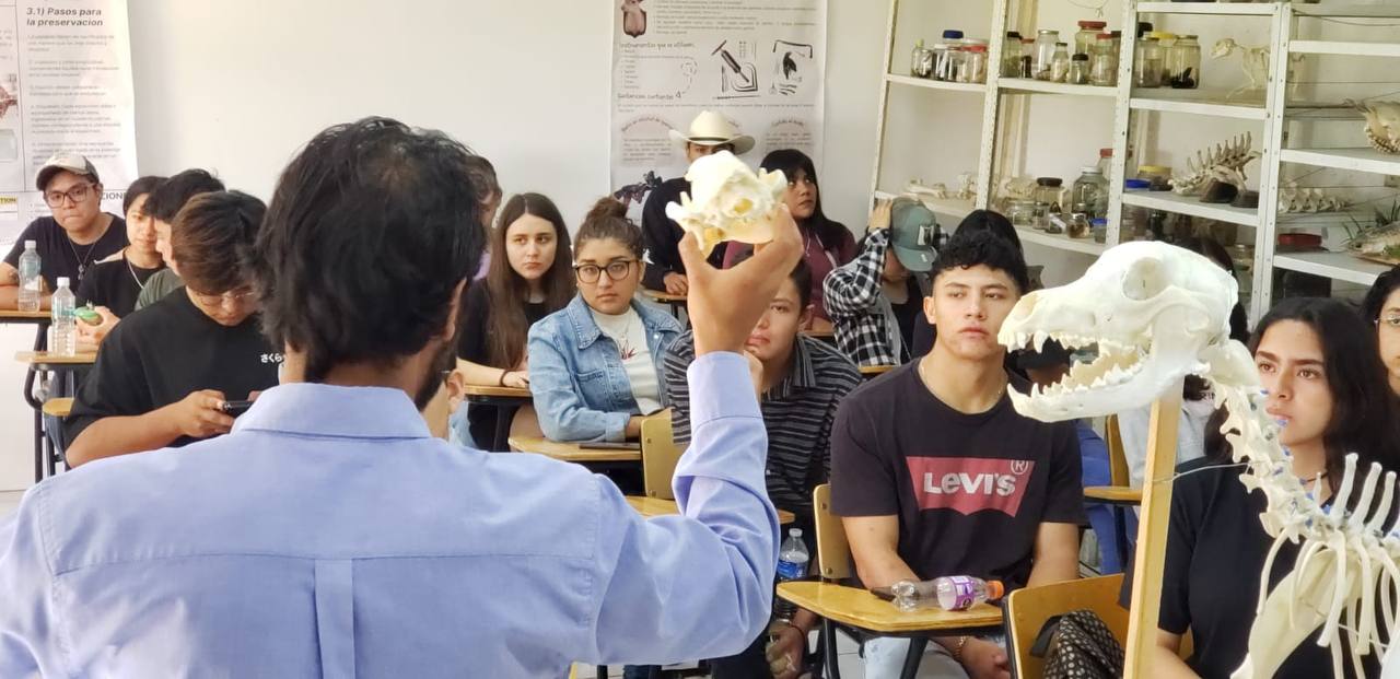 Aseguran experiencia desde que cursas los estudios / Foto: Facebook de la Escuela Superior de Medicina Veterinaria y Zootecnia