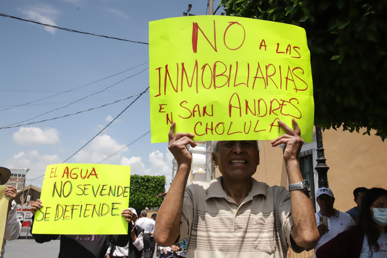 Bloquean carretera federal a Atlixco en protesta por expropiaciones en Cacalotepec