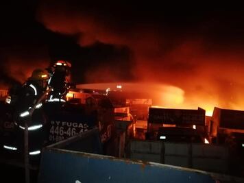 Incendio en gasera en Acajete