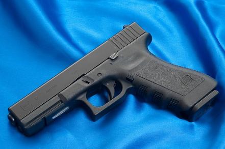 De dónde provienen las armas de las corporaciones policiacas