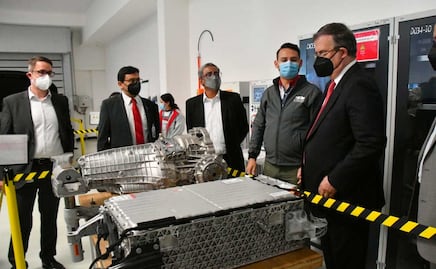 Recorre Ebrard Ciudad Modelo para supervisar la producción de autos eléctricos
