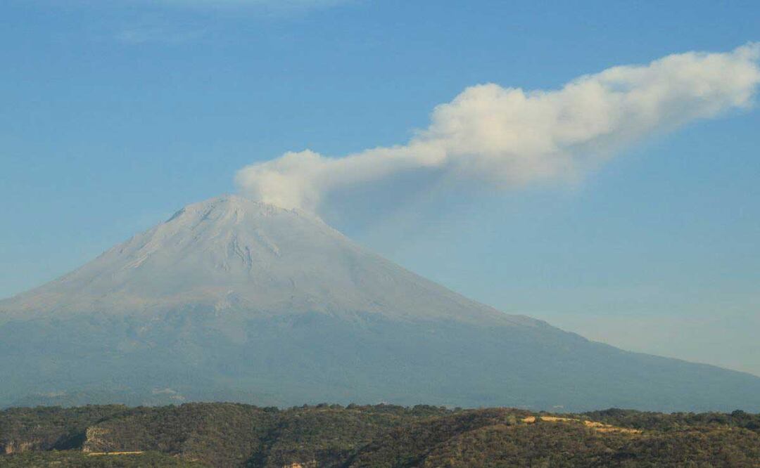 El volcán Popocatépetl es una de las cinco montañas que existen en Puebla | Foto: Agencia Es Imagen para El Universal Puebla