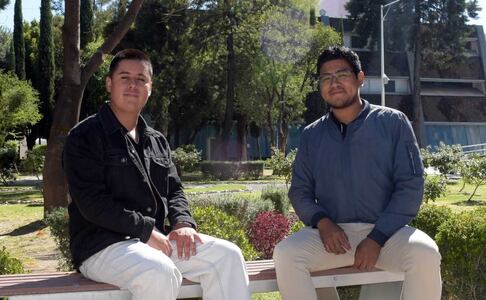 Egresados BUAP el “Premio Juventudes Resilientes 2025”