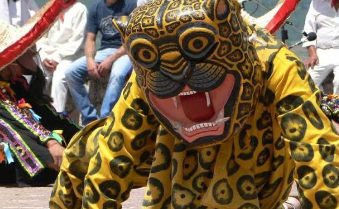 La danza de los Tecuanes simboliza la lucha por atrapar al jaguar que representa al demonio | Foto: Facebook Secretaría de Cultura federal