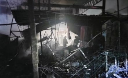 Incendio consume 30 puestos semifijos al exterior del mercado de "La Purísima" en Iztapalapa