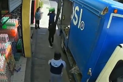 VIDEO | Captan violento asalto con armas largas en una tienda de Tehuacán