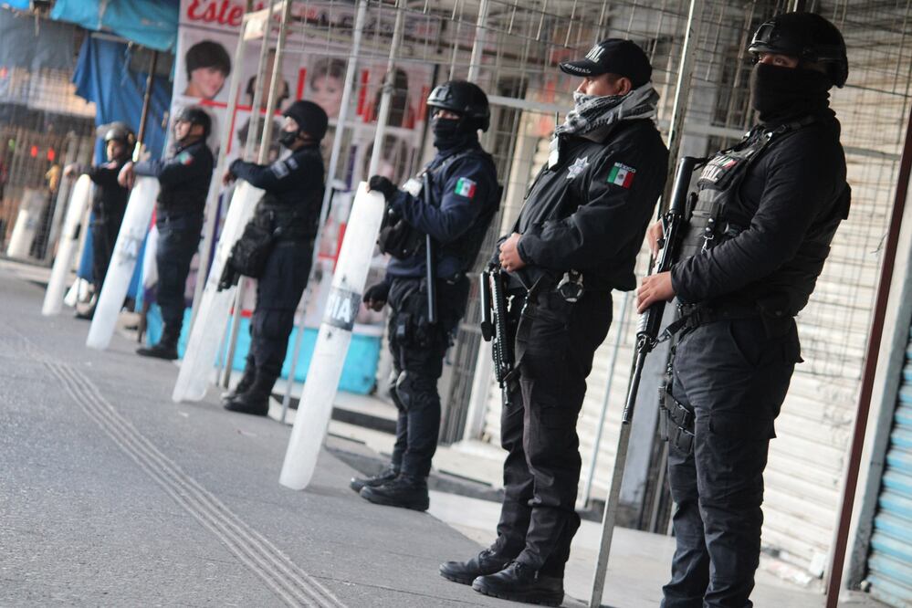 En operativos hechos en mercados públicos, la SSC Puebla detuvo a 18 personas | Foto: Agencia Es Imagen para El Universal Puebla