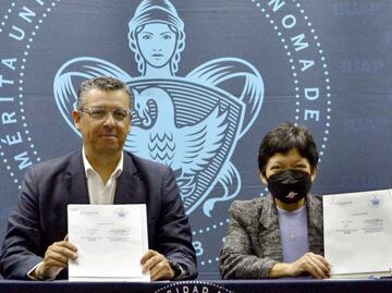 BUAP firma convenio con VW de México