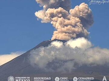 Volcán Popocatépetl emite fumarola de más de un kilómetro