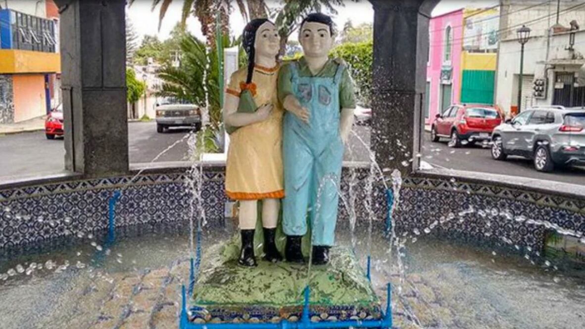 La Fuente de los Muñecos se ubica entre la calle 22 Oriente y 18 Norte