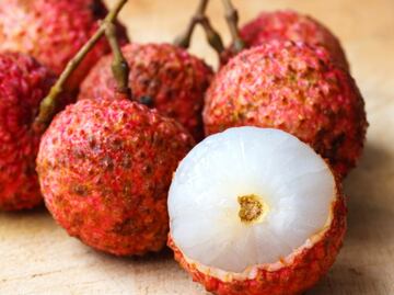 Estos son los beneficios de comer lichis en época de invierno