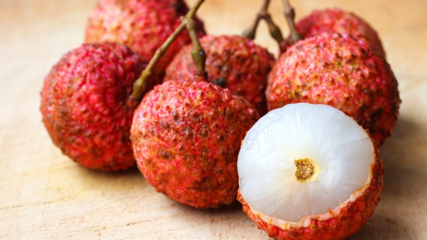 Estos son los beneficios de comer lichis en época de invierno