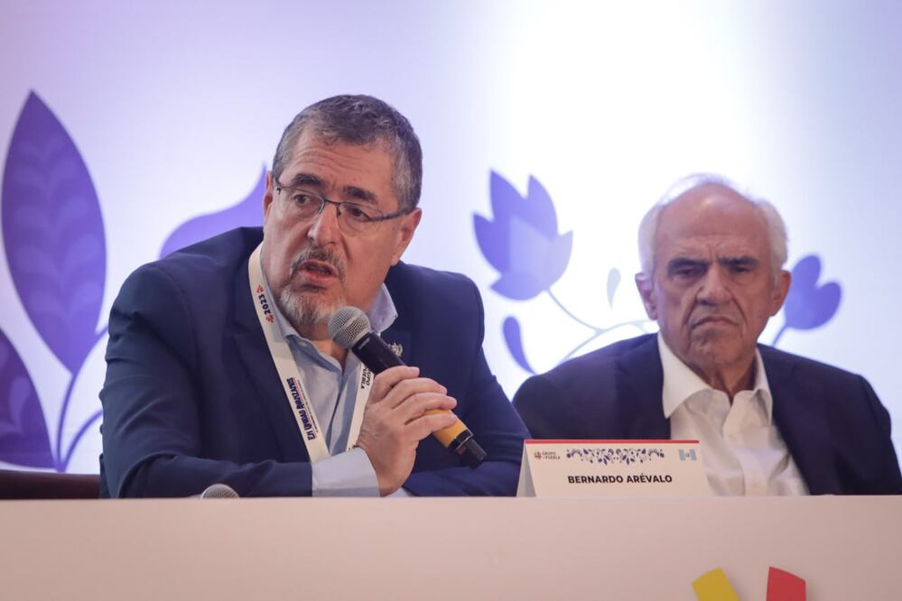 Durante su visita a Puebla, el presidente electo de Guatemala reiteró que estas acciones judiciales forman parte de un golpe de estado en curso | Foto: Agencia Es Imagen para El Universal Puebla