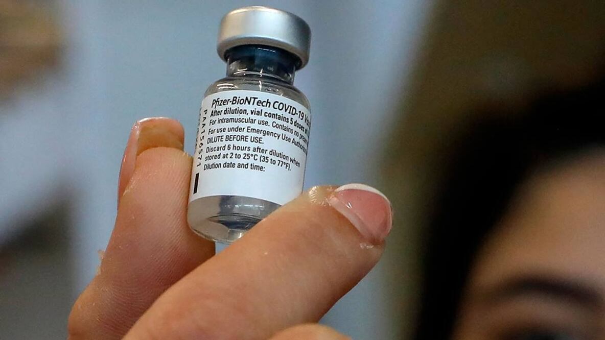 Esta vacuna fue la primera en aplicarse en México. Fue desarrollada por la empresa estadounidense Pfizer y la empresa de biotecnología alemana BioNTech