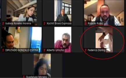 Federico Döring aparece en un baño durante sesión virtual; video se viraliza