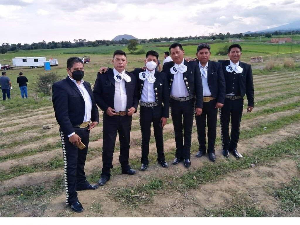 Tú eres el socavón de mis ojos. Le llevan mariachi hasta Zacatepec