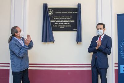 Rector Alfonso Esparza devela placa conmemorativa del 60 aniversario de la reforma universitaria