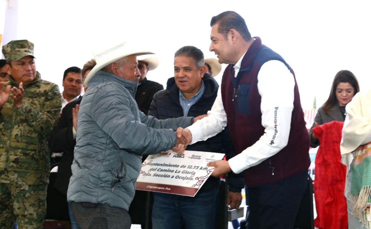 Alejandro Armenta realizó una gira de trabajo en Chignahuapan I Foto: Gobierno del Estado