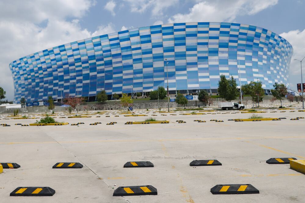 El proyecto del gobierno de Puebla es concesionar el estacionamiento de los estadios | Agencia Es Imagen para El Universal Puebla