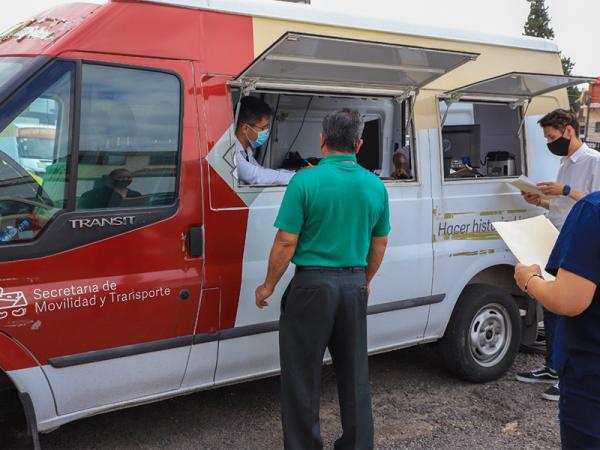 Estas unidades representan una herramienta eficaz para mejorar el acceso a servicios de licencias de conducir y facilitar la vida cotidiana de los ciudadanos, al ofrecer soluciones prácticas y accesibles. 

Foto: Producción El Universal Puebla