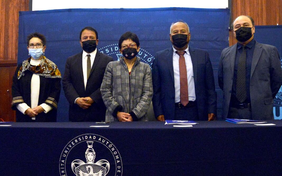 Celso Pérez Carranza presentó los resultados de su gestión | Foto: BUAP