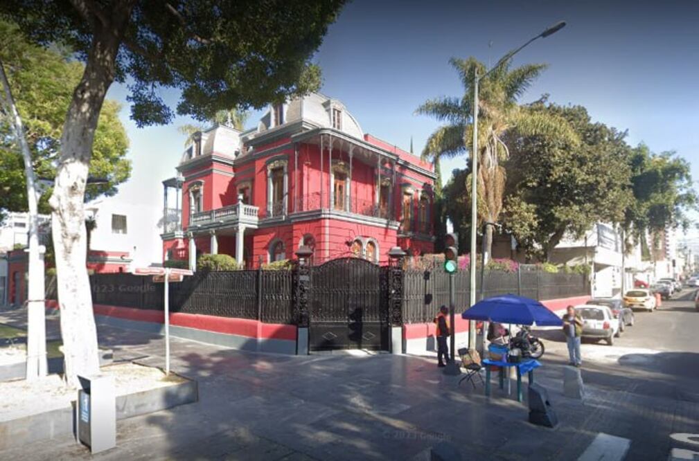 Las láminas que impedían observar la emblemática Casa de los Enanos fueron retiradas | Foto: Captura Google Maps