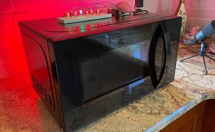 Ponen IA a un horno de microondas y trata de matar a su creador