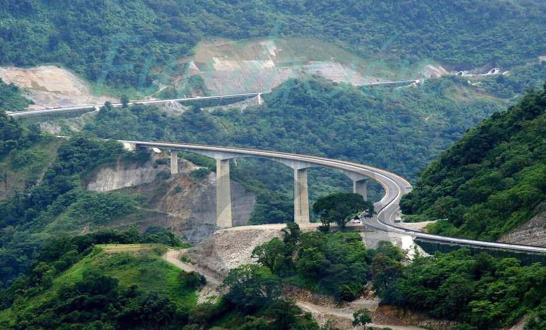 Foto: Fundación ICA. El puente de San Marcos luce majestuoso en medio de las montañas de Xicotepec