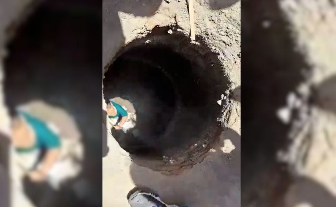 En redes sociales circula el video del rescate de un niño que cayó a una coladera abierta en el centro de la ciudad de Puebla | Foto: Twitter @ALunaSilva