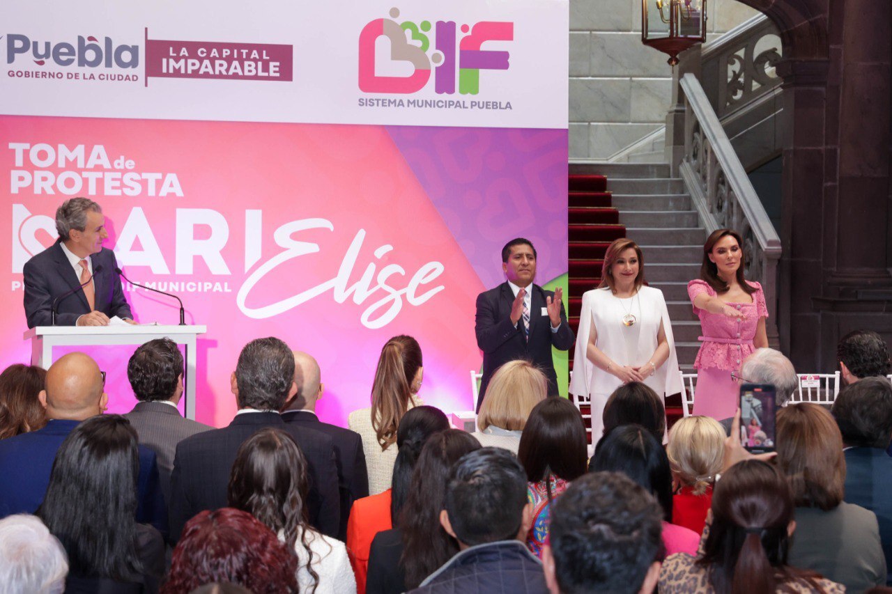 Pepe Chedraui tomó protesta a Marie Elise Budib como presidenta del Patronato del DIF Municipal | Foto: EsImagen