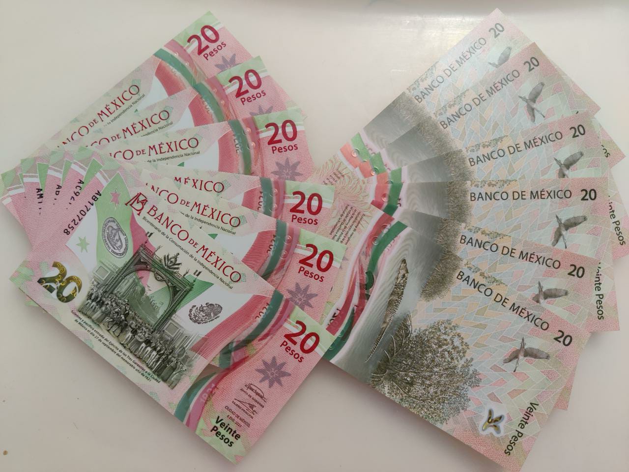 Por qué los mexicanos se están guardando el nuevo billete de 20 pesos