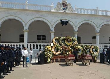Realizan homenaje póstumo al director de Seguridad Pública de Acatlán y a su esposa