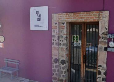 Roban cinco vehículos en Divará de Cholula